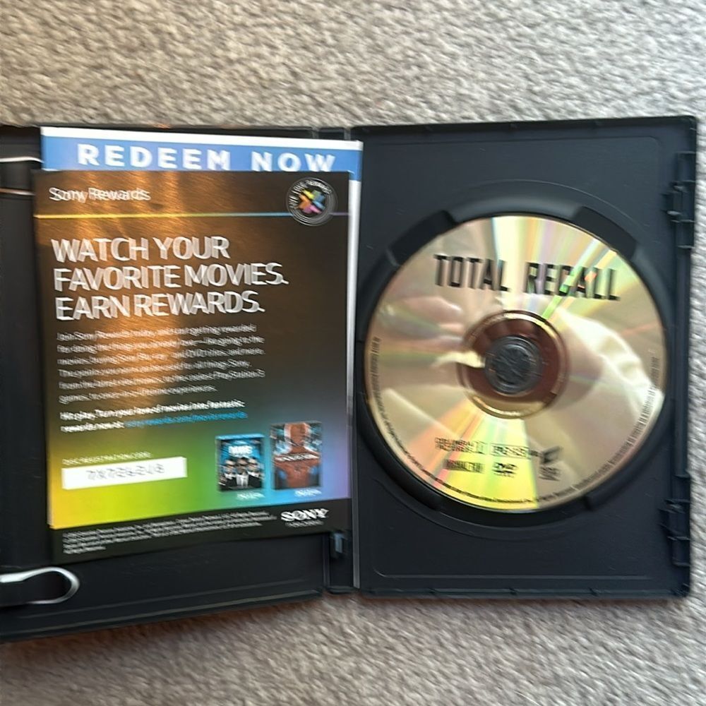 “Total Recall” DVD - Picture 4 of 6